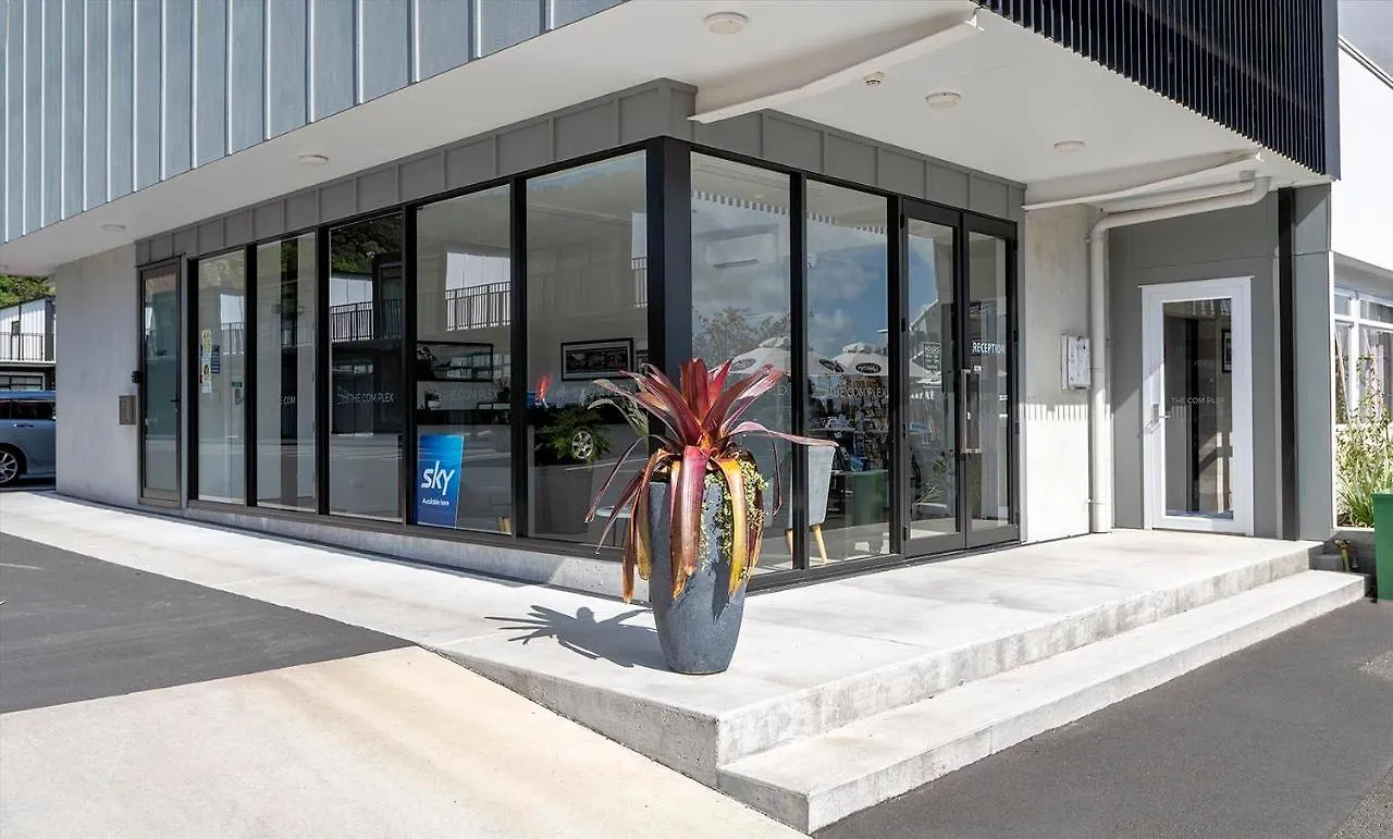 The Com Plex Motel Whakatane 0*,