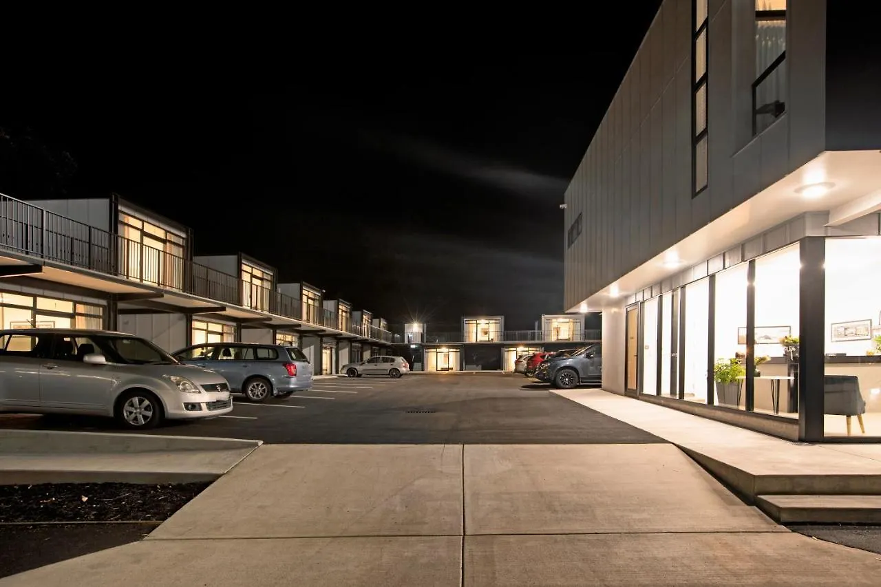 The Com Plex Motel contacts